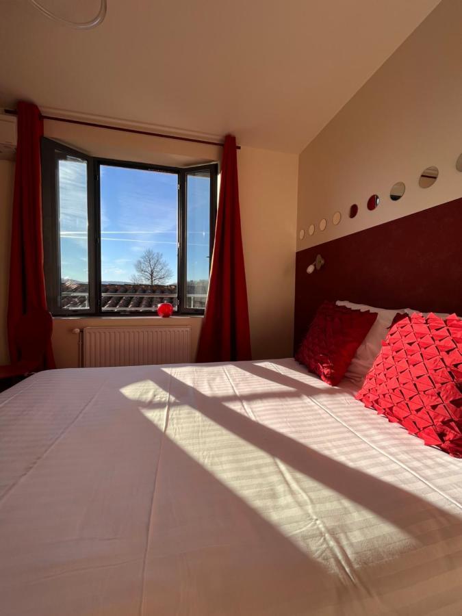 Le Vinois Hotel Caillac Bagian luar foto
