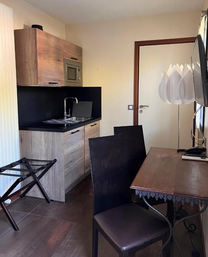 Le Vinois Hotel Caillac Bagian luar foto